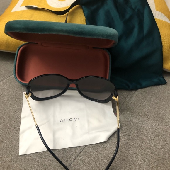 Authentic Gucci Sun Glasses - Picture 5 of 7